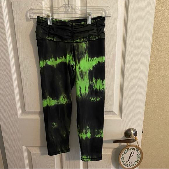 Shape Up Fitness Black & Green Tie Dye Capri Leggings Women's Approx Size Small - Picture 1 of 5
